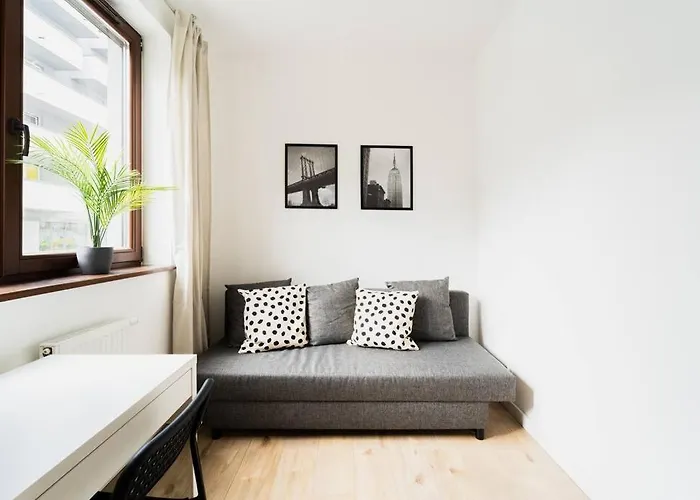 Center - 3 - New Building - Private Parking Place - Garage شقة فروتسواف