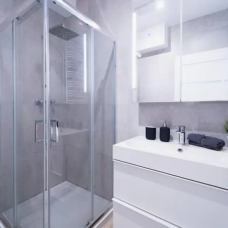 Apartament Center - 3 - New Building - Private Parking Place - Garage Wrocław